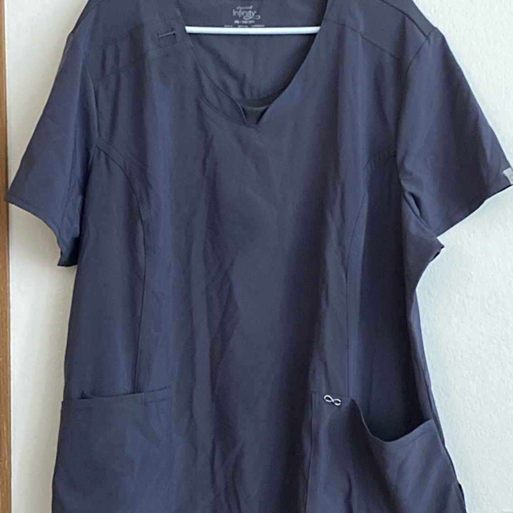 Scrub Top Cherokee Infinity in Color Pewter